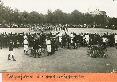 auf der Rollhockeybahn  Gera ca. 1950
